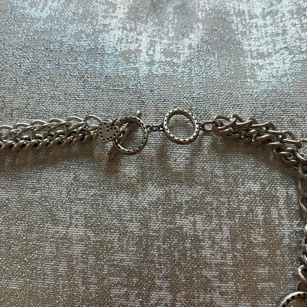 Layered metal and pearl necklace - Picture 2 of 3